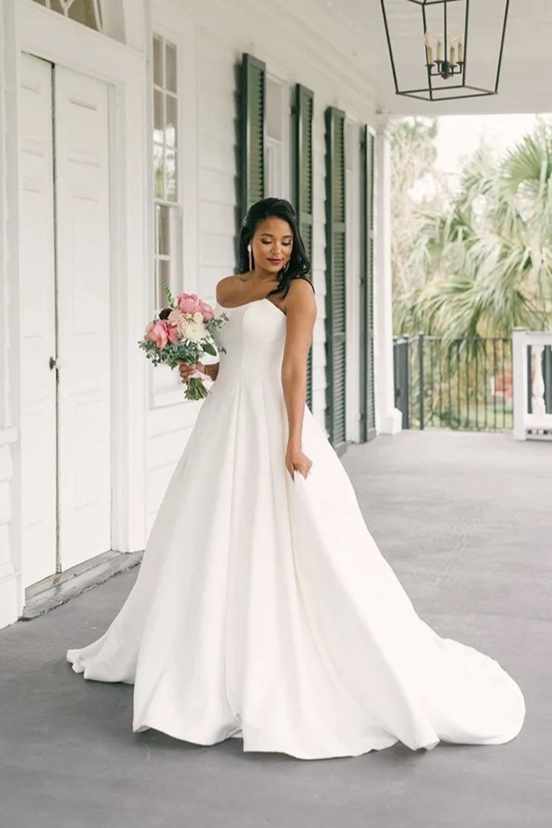 Essense of Australia D3596 - Ballgown wedding dress with classic satin and pockets