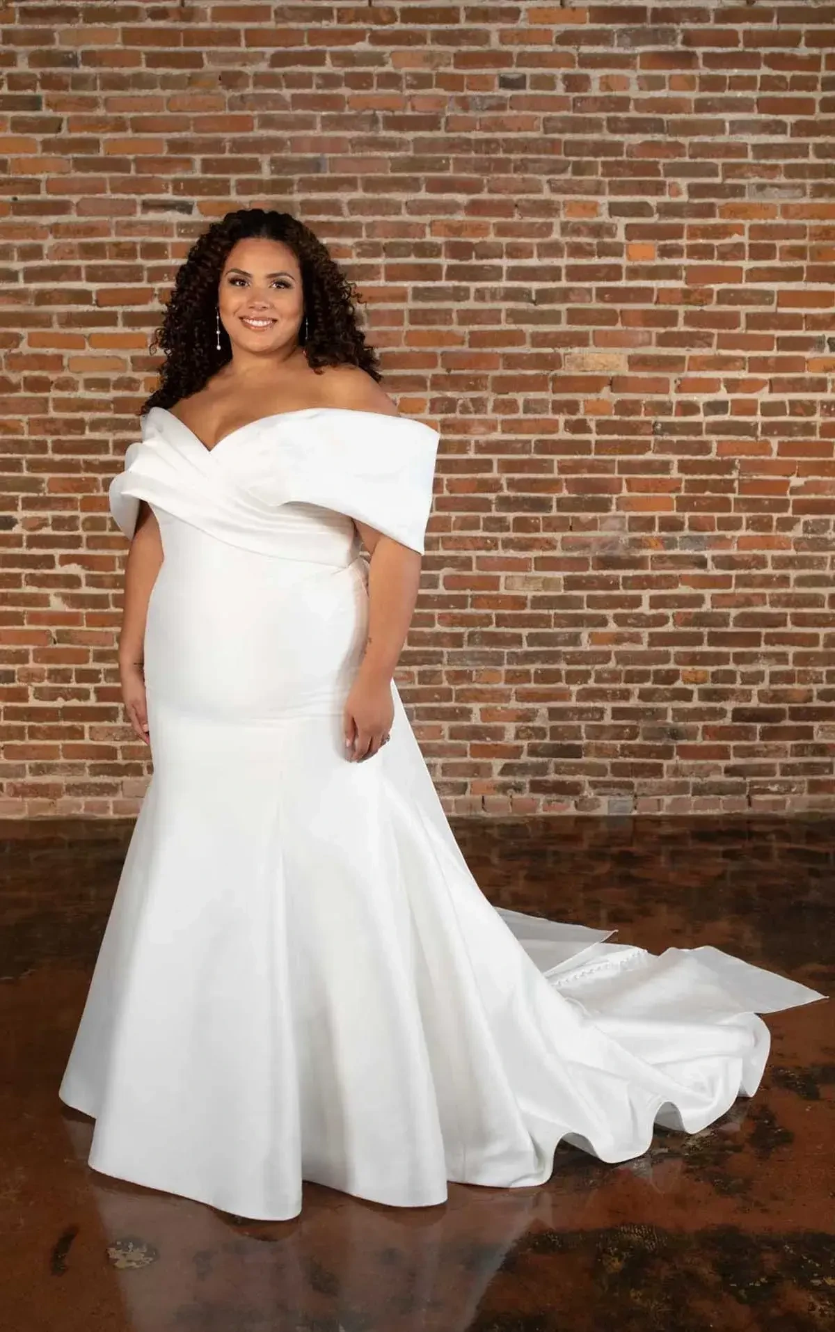Spotlight on the Essense of Australia Plus-Size Bridal Collection at Michelle's Bridal Image