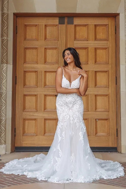 Essense of Australia D3919 - Fit-and-flare wedding dress with lace and plunging V-neckline