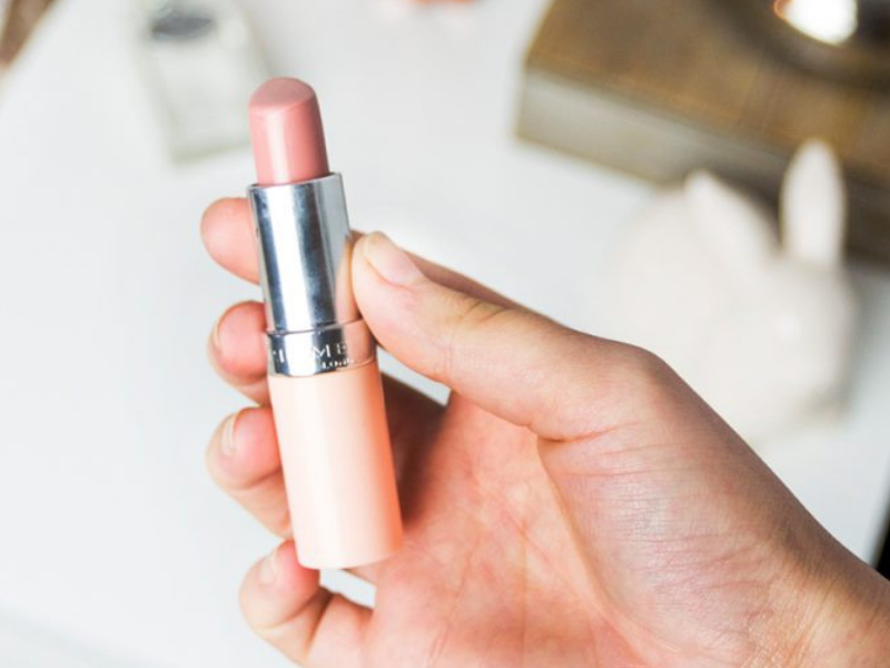 10 Best Lipsticks to Keep After the First Kiss. Desktop Image