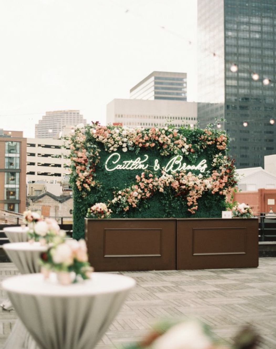 The Ultimate Wedding Cocktail Hour Checklist. Desktop Image